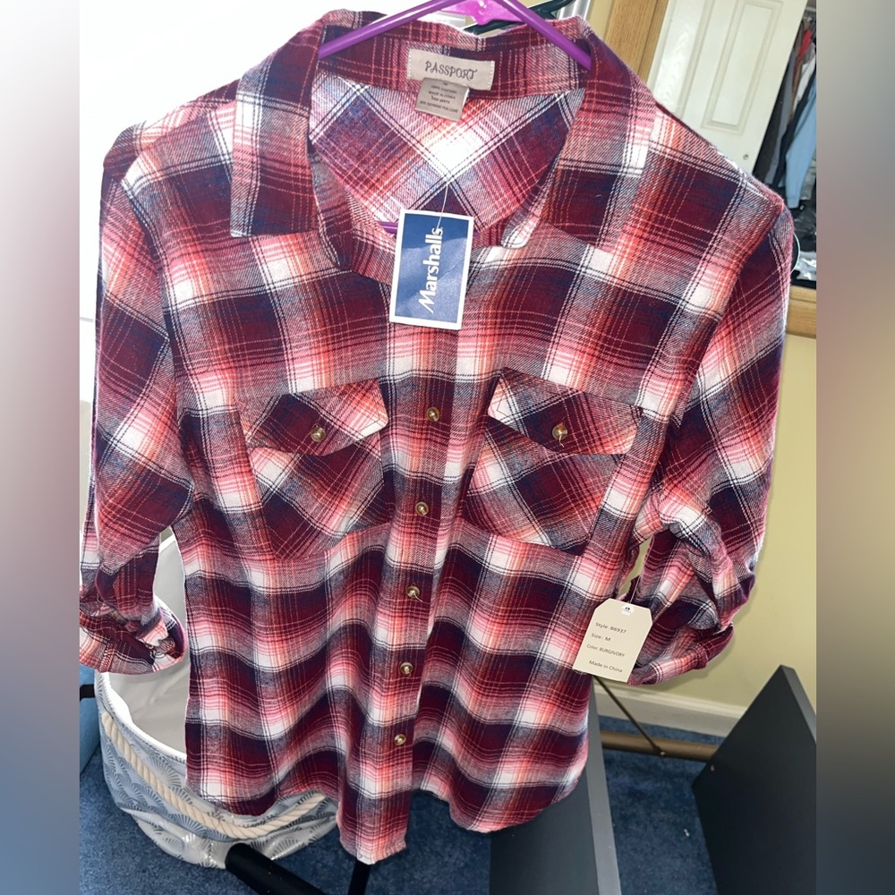 Women’s Passport Flannel - size Medium- **NEVER WORN** - Picture 3 of 5